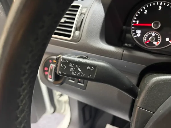 Volkswagen Touran (2015) — foto 2 van 22