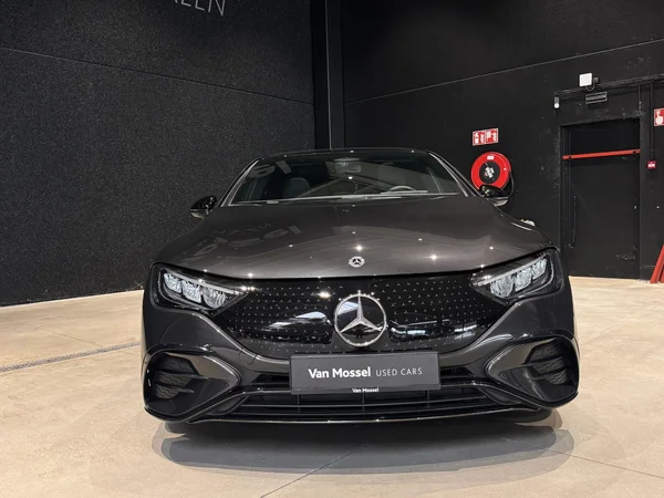 Mercedes-Benz EQE (2024) — foto 12 van 30