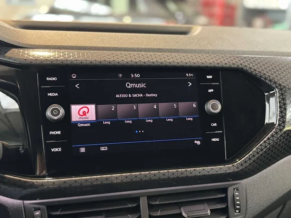 Volkswagen T-Cross (2019) — foto 3 van 16