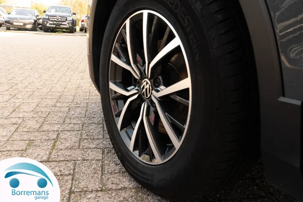 Volkswagen Tiguan (2021) — foto 36 van 39