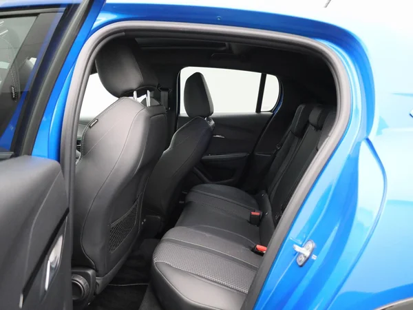 Peugeot e-208 (2023) — foto 4 van 50