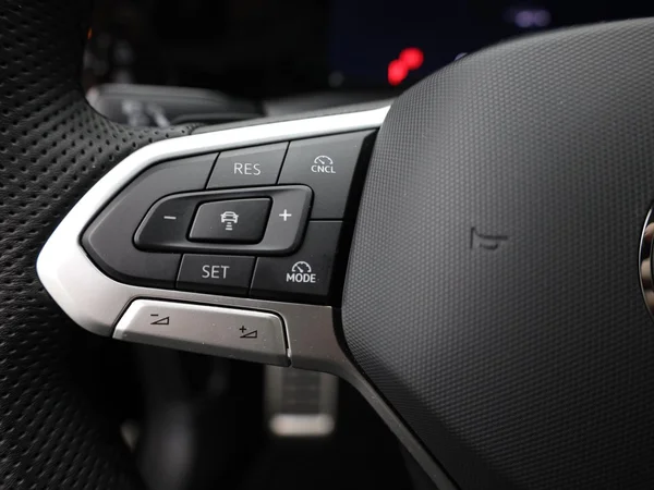 VOLKSWAGEN Golf VIII (2025) — foto 6 van 22