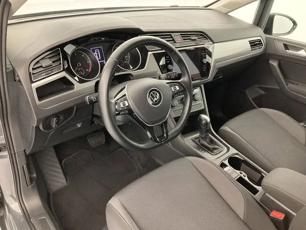 VOLKSWAGEN Touran (2020) — foto 6 van 36
