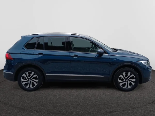 VOLKSWAGEN Tiguan (2023) — foto 10 van 19
