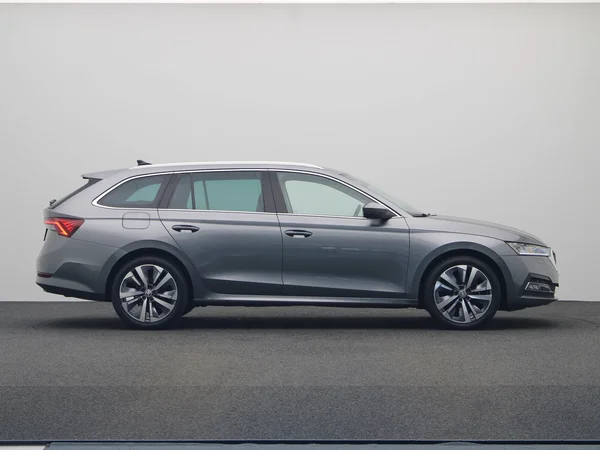 SKODA Octavia Combi (2023) — foto 5 van 20