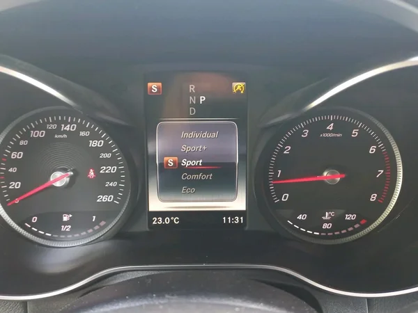 Mercedes-Benz GLC (2019) — foto 5 van 25