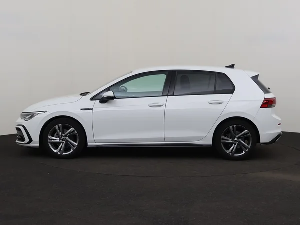 VOLKSWAGEN Golf (2022) — foto 12 van 28