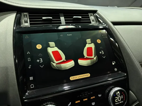 Jaguar E-Pace (2021) — foto 6 van 26