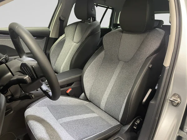 SKODA Octavia Combi (2024) — foto 7 van 15
