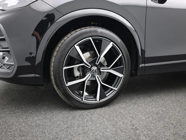 VOLKSWAGEN Tiguan (2024) — foto 20 van 24