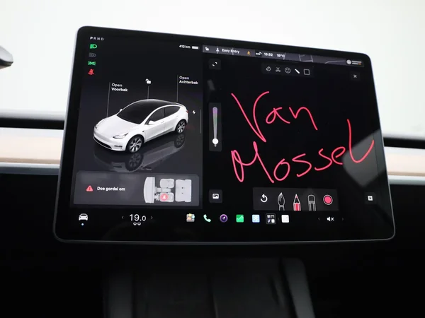 Tesla Model Y (2022) — foto 19 van 42