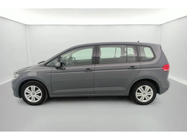 VOLKSWAGEN Touran (2020) — foto 18 van 23