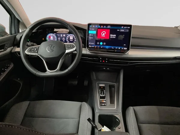 VOLKSWAGEN Golf VIII eHybrid (PHEV) (2025) — foto 2 van 22
