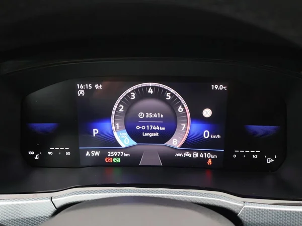 VOLKSWAGEN Touran (2025) — foto 17 van 29