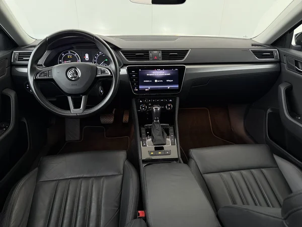 SKODA Superb (2019) — foto 28 van 28