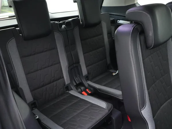 VOLKSWAGEN Touran (2025) — foto 14 van 31