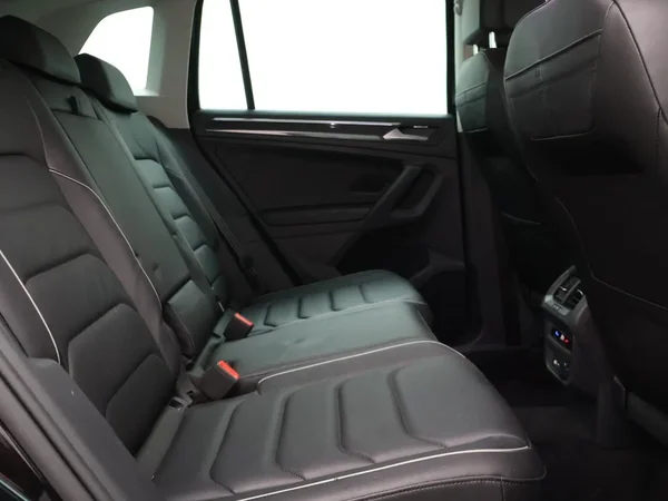 Volkswagen Tiguan (2021) — foto 25 van 27