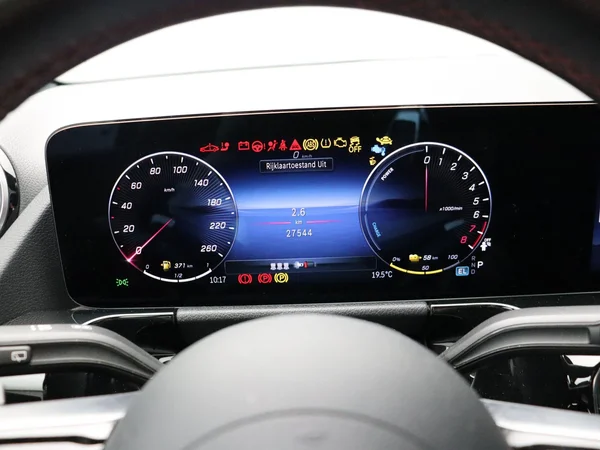 Mercedes-Benz GLA (2025) — foto 10 van 37