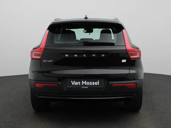 Volvo XC40 (2023) — foto 42 van 46