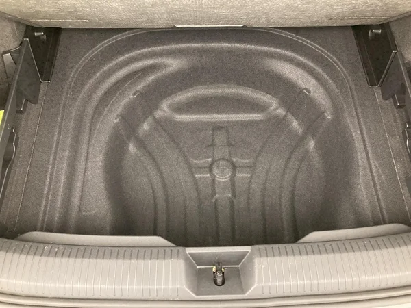 VOLKSWAGEN Golf VIII SW (2024) — foto 29 van 36