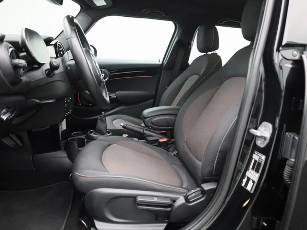 MINI One (2022) — foto 2 van 35