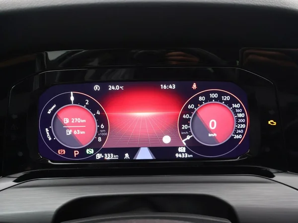 VOLKSWAGEN Golf VIII eHybrid (PHEV) (2024) — foto 4 van 27