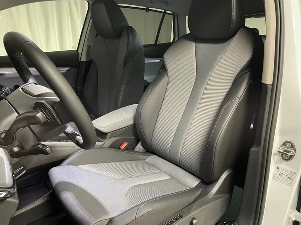 SKODA Enyaq (2024) — foto 6 van 15