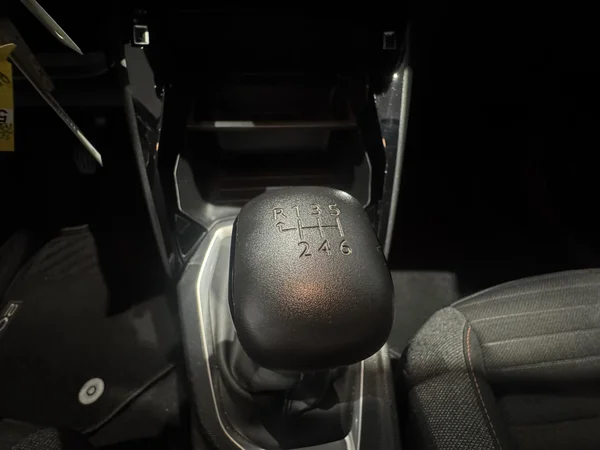 Peugeot 2008 (2021) — foto 13 van 27