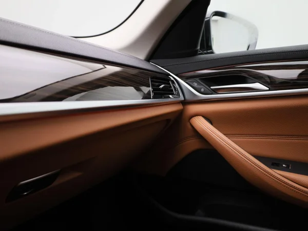 BMW 5 Reeks (2022) — foto 18 van 43