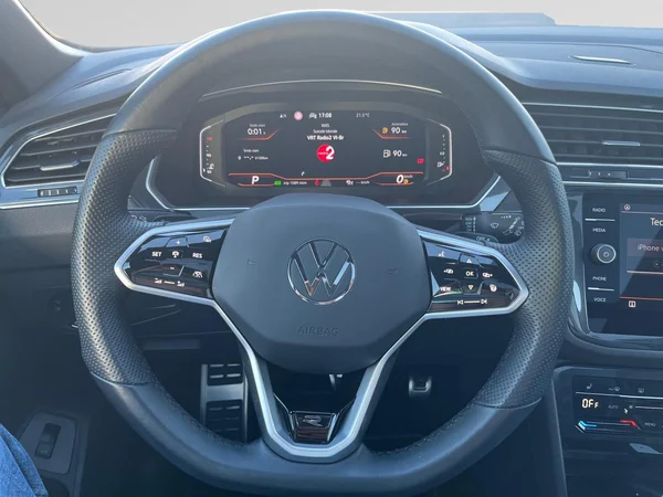 VOLKSWAGEN Tiguan (2023) — foto 2 van 21