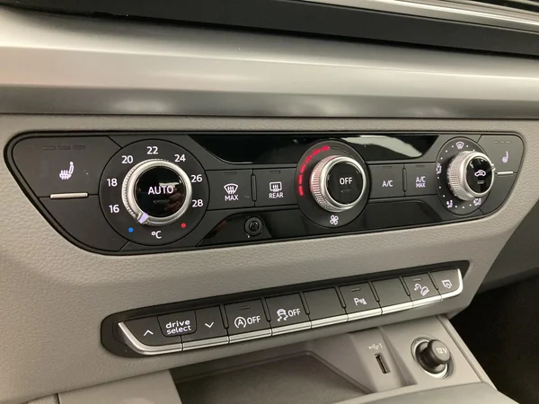 AUDI Q5 (2022) — foto 18 van 36