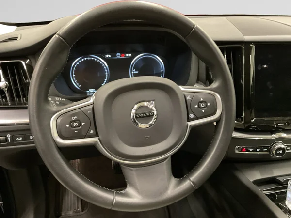 VOLVO XC60 (2019) — foto 13 van 24