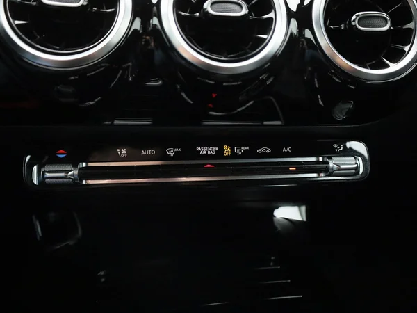 Mercedes-Benz CLA (2021) — foto 10 van 40
