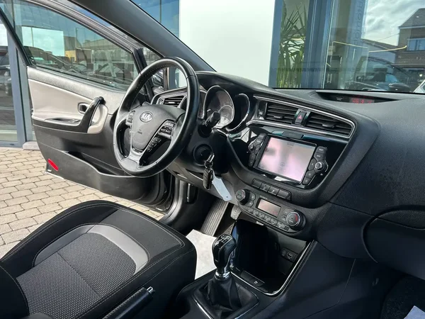 Kia Ceed (2016) — foto 19 van 19