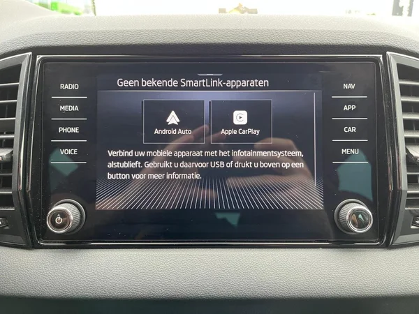 SKODA Karoq (2024) — foto 4 van 21
