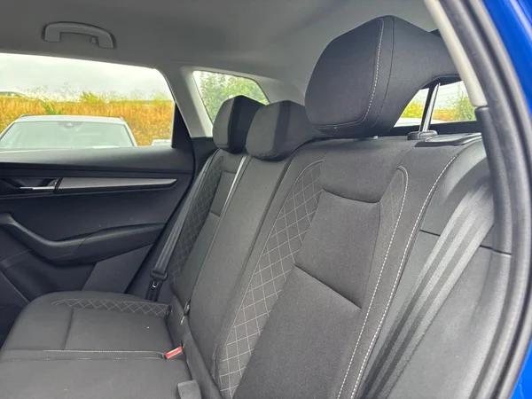 SKODA Karoq (2018) — foto 11 van 21