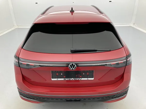 VOLKSWAGEN Passat SW (2024) — foto 2 van 36