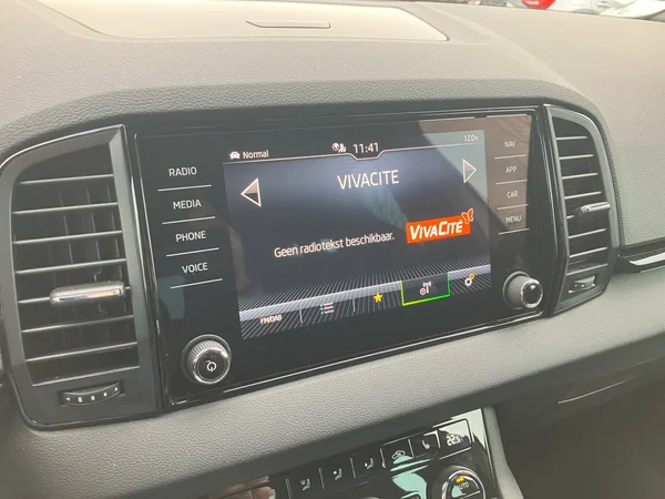 SKODA Karoq (2023) — foto 16 van 25