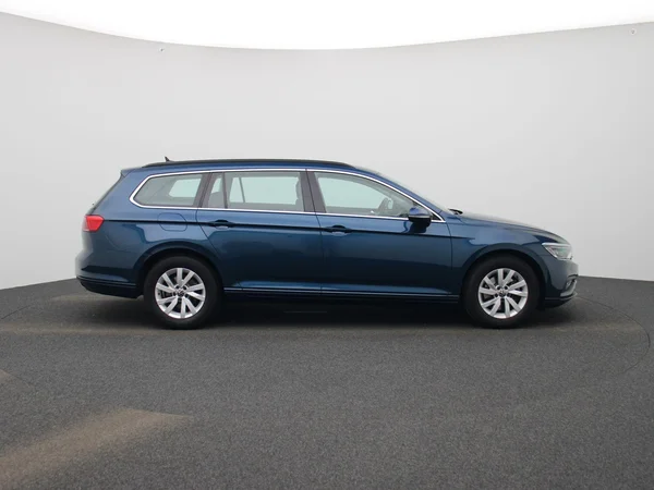 Volkswagen Passat (2021) — foto 34 van 36