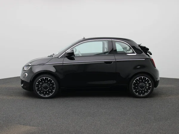 Fiat 500C (2023) — foto 34 van 40