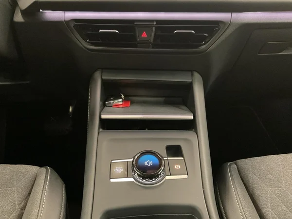 VOLKSWAGEN Tayron (2025) — foto 3 van 22