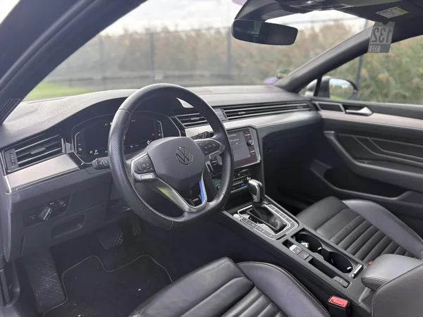 Volkswagen Passat (2021) — foto 2 van 12