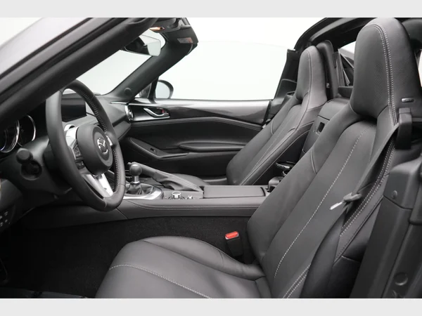 MAZDA MX-5 RF (2025) — foto 3 van 27