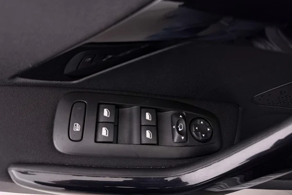 Peugeot 208 (2019) — foto 2 van 32