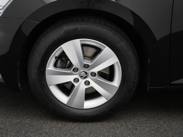 Škoda Superb (2022) — foto 8 van 43