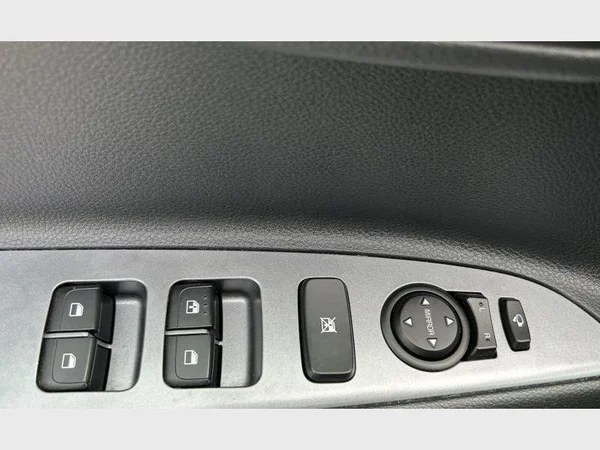 Kia RIO (2022) — foto 17 van 25