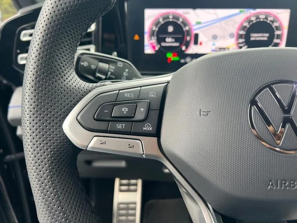 VOLKSWAGEN Tiguan (2024) — foto 10 van 25