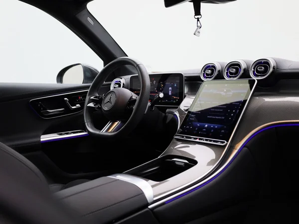 Mercedes-Benz GLC (2025) — foto 37 van 51