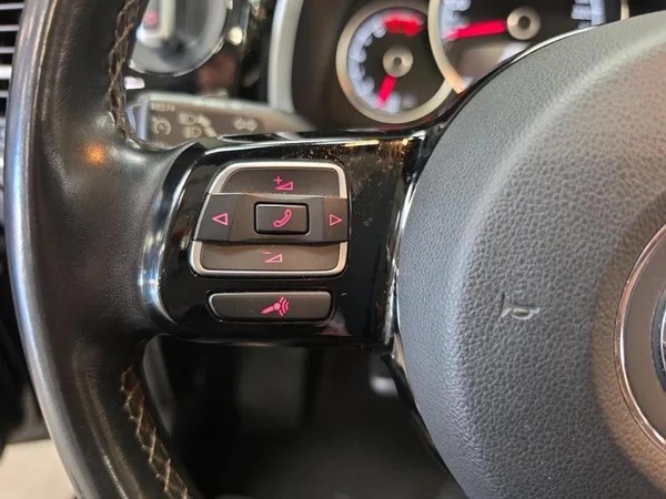 VOLKSWAGEN Beetle Cabriolet (2017) — foto 9 van 31