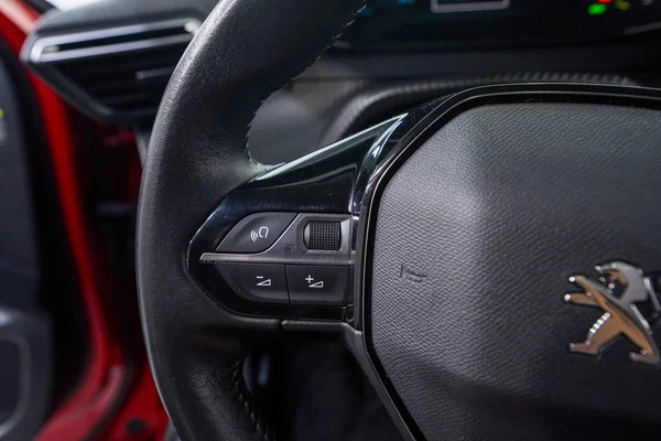 Peugeot E-2008 (2022) — foto 13 van 56